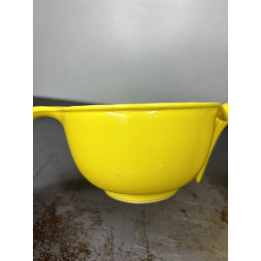 Pair Of Vintage Rubbermaid Yellow Grip Mix Batter Bowls #2663 #3004 Baking